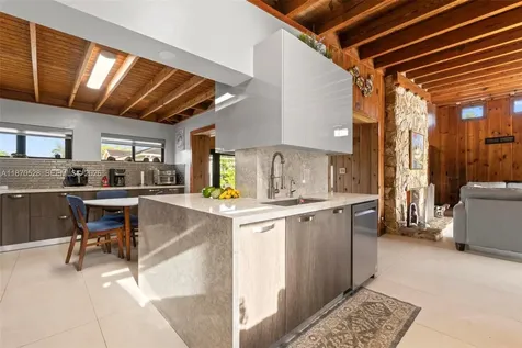 6539 SW 84 Avenue Miami FL 33143