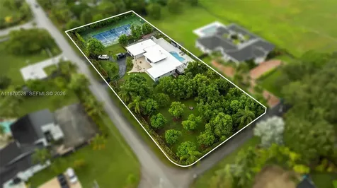 6539 SW 84 Avenue Miami FL 33143