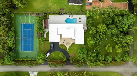 6539 SW 84 Avenue Miami FL 33143