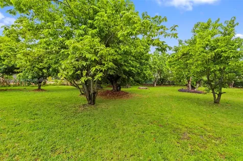6539 SW 84 Avenue Miami FL 33143