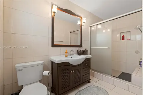 6539 SW 84 Avenue Miami FL 33143
