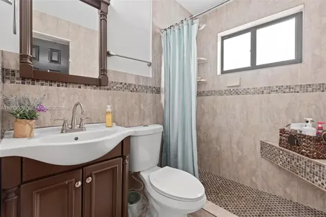6539 SW 84 Avenue Miami FL 33143