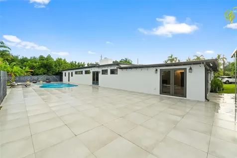 6539 SW 84 Avenue Miami FL 33143