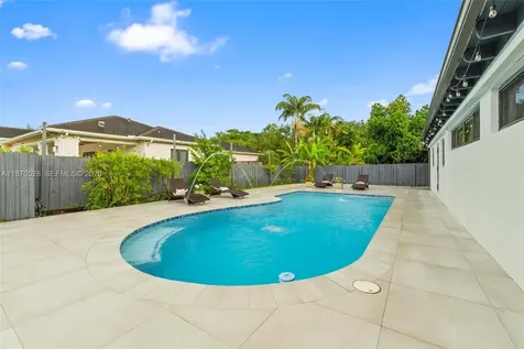 6539 SW 84 Avenue Miami FL 33143
