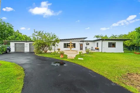 6539 SW 84 Avenue Miami FL 33143