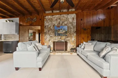 6539 SW 84 Avenue Miami FL 33143