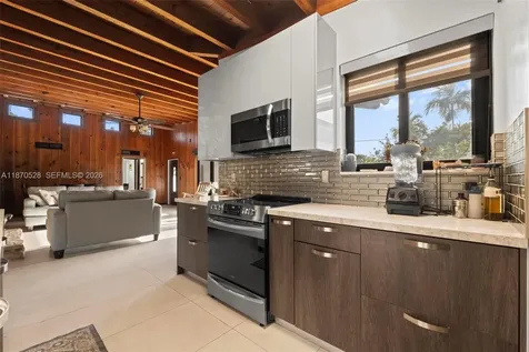 6539 SW 84 Avenue Miami FL 33143