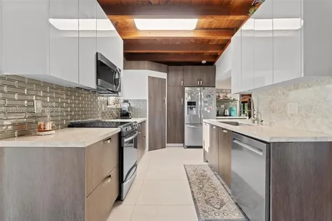 6539 SW 84 Avenue Miami FL 33143