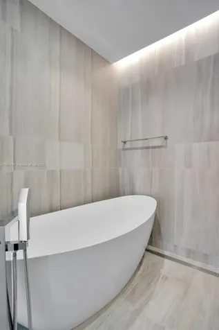5775 Collins Avenue Miami Beach FL 33140