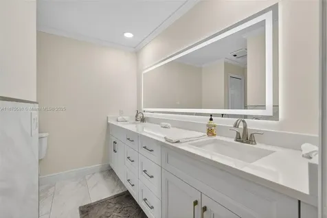 1733 NE 35th Street Oakland Park FL 33334