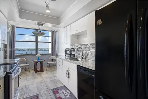 18021 Biscayne Boulevard Aventura FL 33160