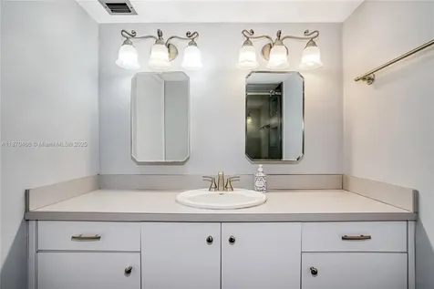 18021 Biscayne Boulevard Aventura FL 33160