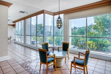 18021 Biscayne Boulevard Aventura FL 33160
