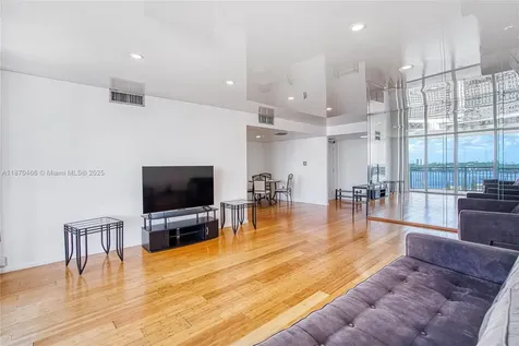 18021 Biscayne Boulevard Aventura FL 33160