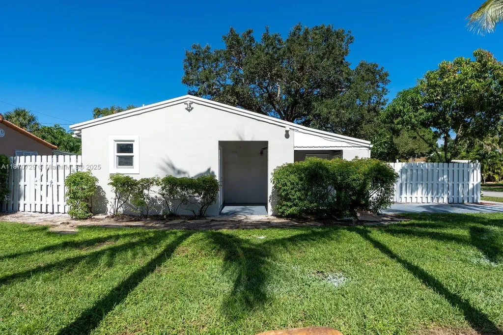 1121 SW 18th Court Fort Lauderdale FL 33315