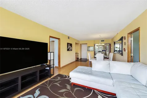 3675 N Country Club Drive Aventura FL 33180