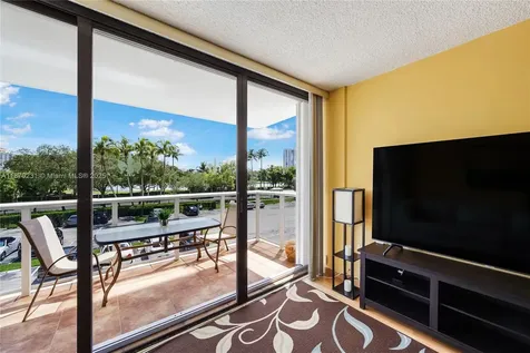 3675 N Country Club Drive Aventura FL 33180