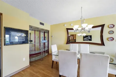 3675 N Country Club Drive Aventura FL 33180