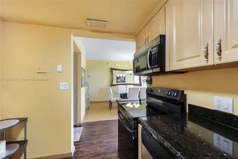 3675 N Country Club Drive Aventura FL 33180