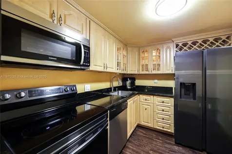 3675 N Country Club Drive Aventura FL 33180