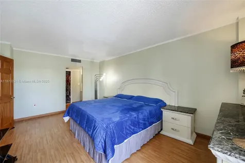 3675 N Country Club Drive Aventura FL 33180