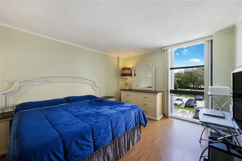 3675 N Country Club Drive Aventura FL 33180