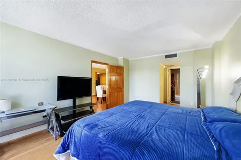 3675 N Country Club Drive Aventura FL 33180