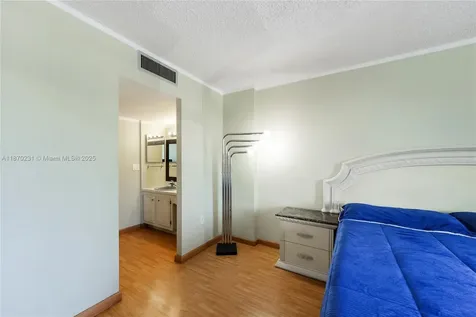 3675 N Country Club Drive Aventura FL 33180