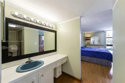 3675 N Country Club Drive Aventura FL 33180