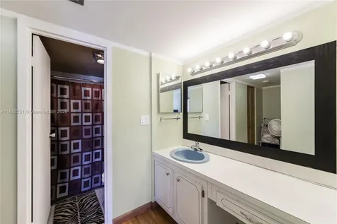 3675 N Country Club Drive Aventura FL 33180