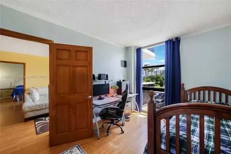 3675 N Country Club Drive Aventura FL 33180