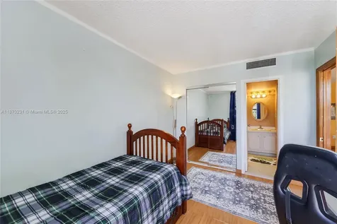 3675 N Country Club Drive Aventura FL 33180