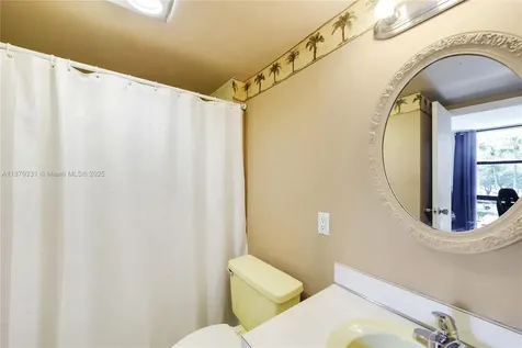 3675 N Country Club Drive Aventura FL 33180