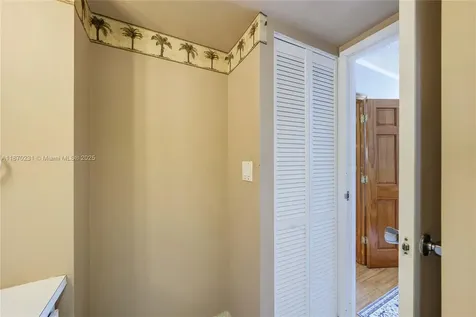 3675 N Country Club Drive Aventura FL 33180