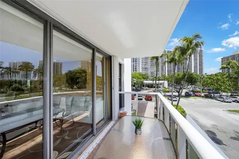 3675 N Country Club Drive Aventura FL 33180