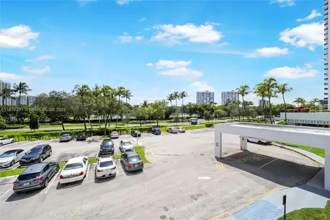 3675 N Country Club Drive Aventura FL 33180