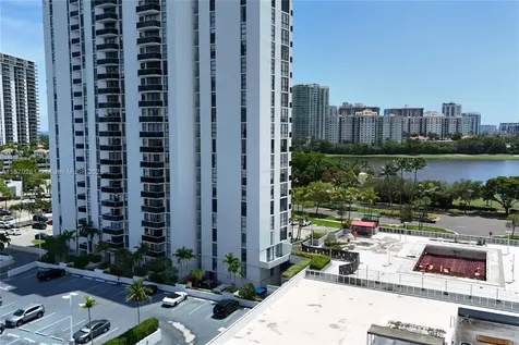 3675 N Country Club Drive Aventura FL 33180