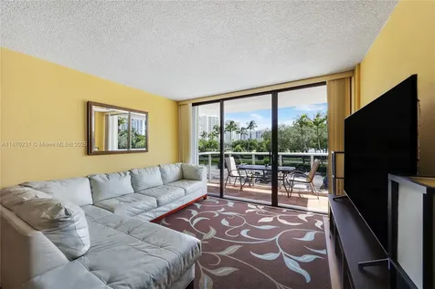 3675 N Country Club Drive Aventura FL 33180