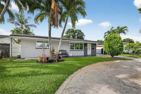 8210 NW 10th Street Pembroke Pines FL 33024