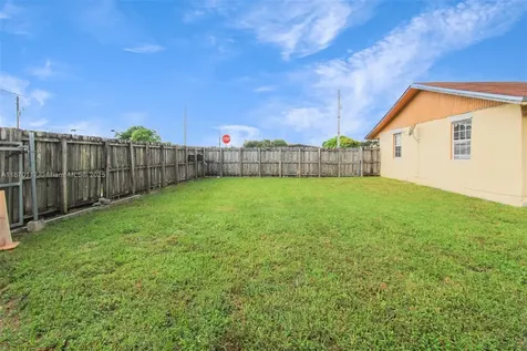 18095 SW 104th Avenue Miami FL 33157