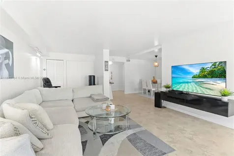 18071 Biscayne Boulevard Aventura FL 33160