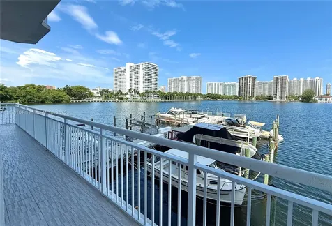 18071 Biscayne Boulevard Aventura FL 33160