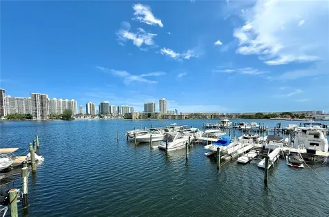 18071 Biscayne Boulevard Aventura FL 33160