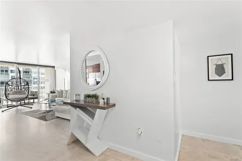 18071 Biscayne Boulevard Aventura FL 33160