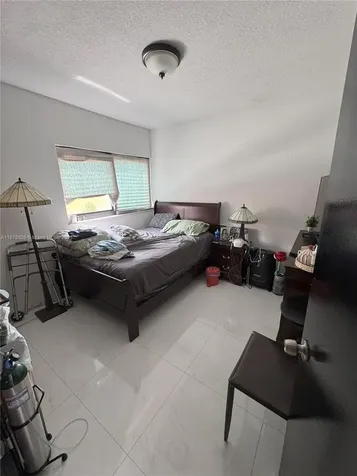 6411 W 27th Way Hialeah FL 33016