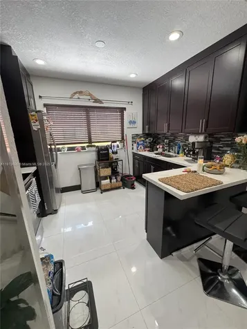 6411 W 27th Way Hialeah FL 33016