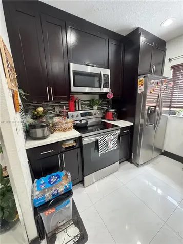 6411 W 27th Way Hialeah FL 33016