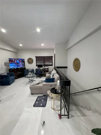 6411 W 27th Way Hialeah FL 33016