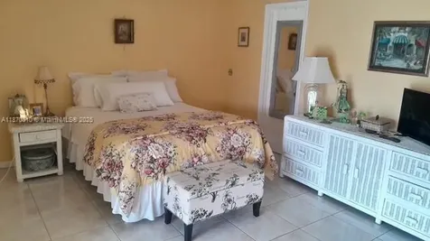 1087 Harwood F Deerfield Beach FL 33442