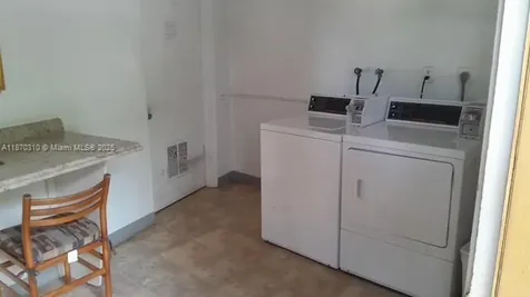 1087 Harwood F Deerfield Beach FL 33442
